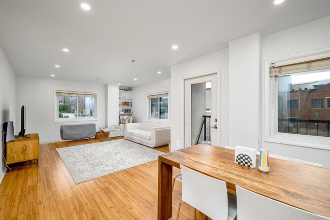 Foto del edificio - 476 Monmouth St