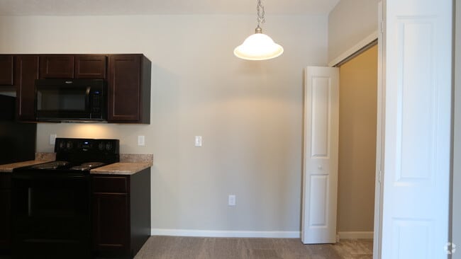 Dining Area - 2BR, 2BA - 965 SF - The Jefferson - Brook Lane Apartments