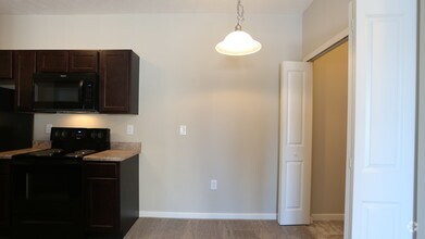 Dining Area - 2BR, 2BA - 965 SF - The Jefferson - Brook Lane Apartments