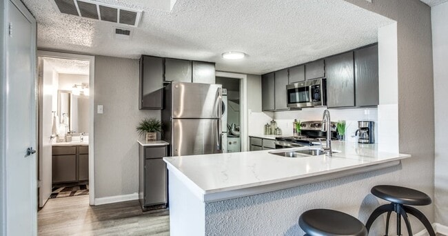 Building Photo - Preslee Apartments