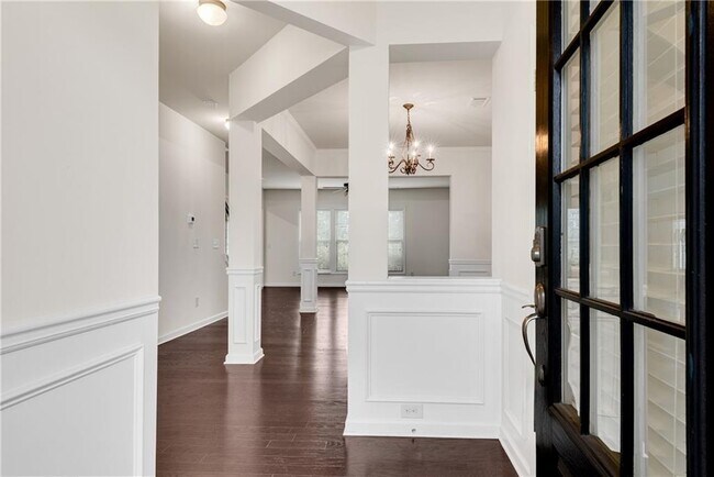 Foto del edificio - 4920 Breezewood Cir
