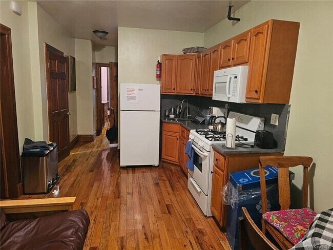 Building Photo - 539 Shepherd Ave