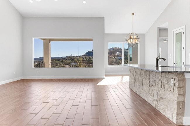 Building Photo - 864 Scenic Hills Dr