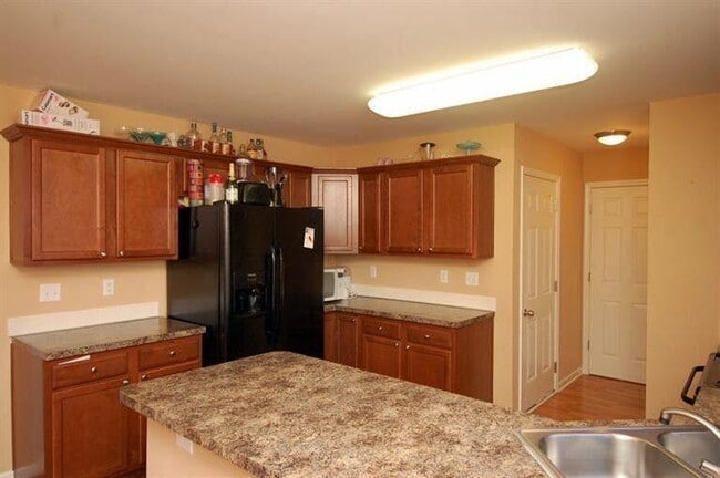 Building Photo - 2512 Rockaway Pl