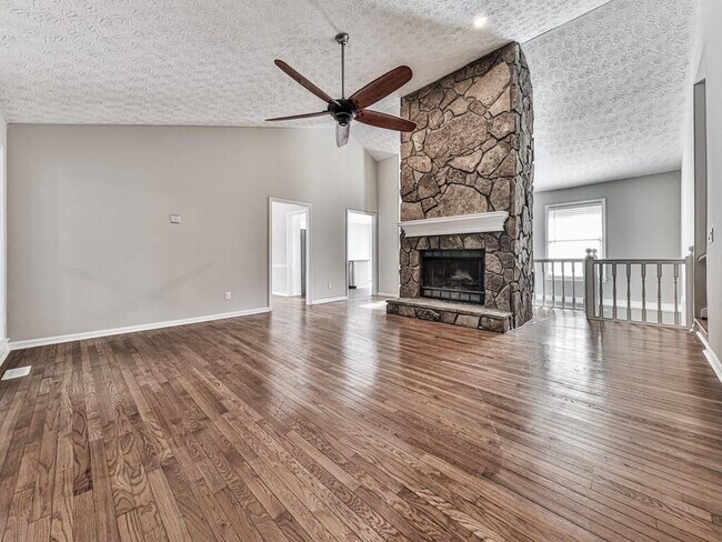 Building Photo - 2189 Chartwell Dr