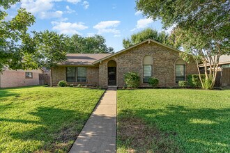 Building Photo - 2311 Lawnmeadow Dr