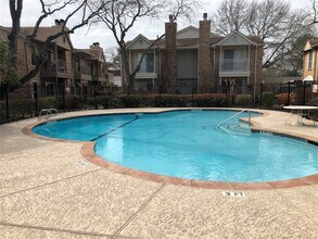 Building Photo - 10615 Briar Forest Dr