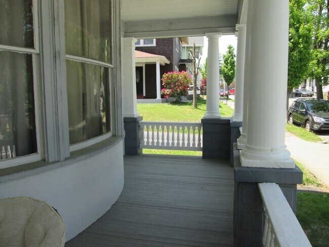 Building Photo - 5 Oberlin St