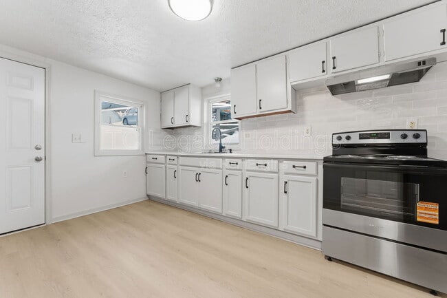 Building Photo - 16 Flint St