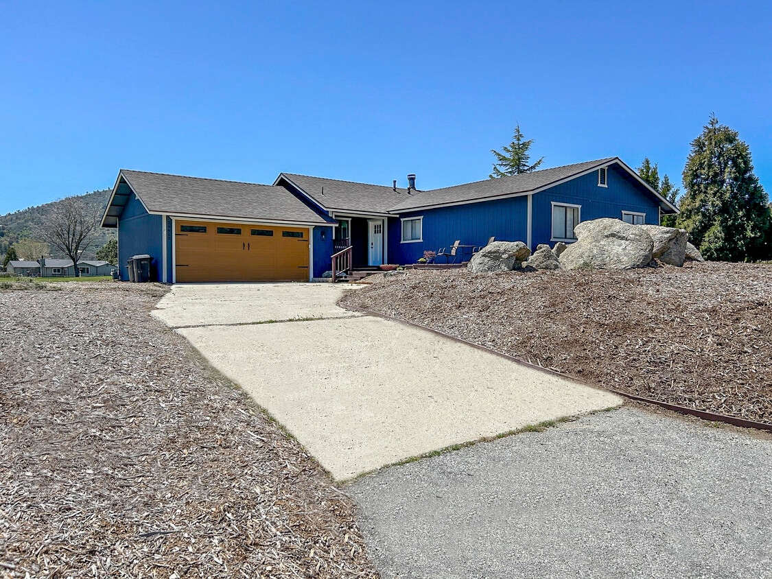 Primary Photo - 29850 Pinedale Dr