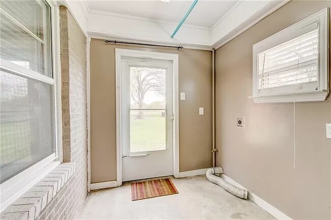 Building Photo - 6212 Sundown Dr