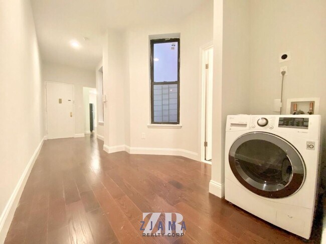 Foto del edificio - 792 Park Pl