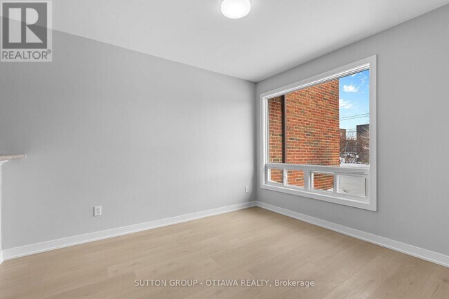 Photo du bâtiment - 2939 Fairlea Cres