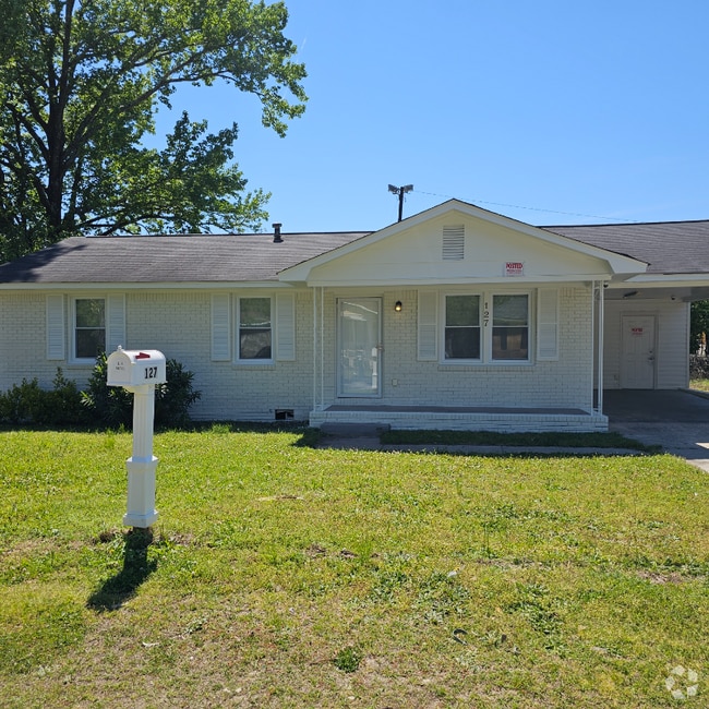 Building Photo - 127 Aster Cir