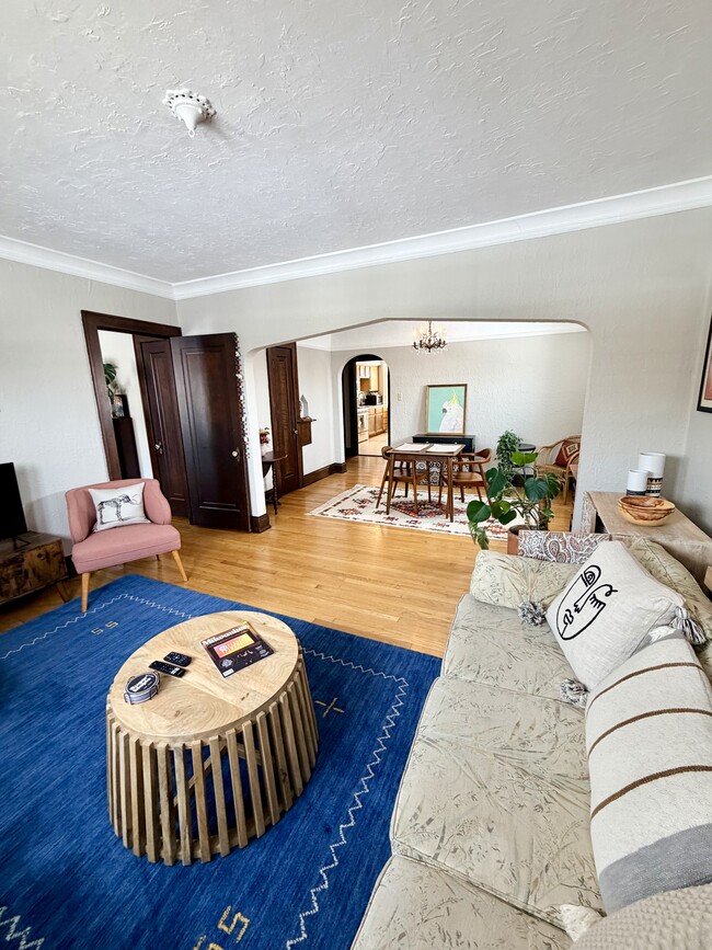 Building Photo - 1425 E Capitol Dr