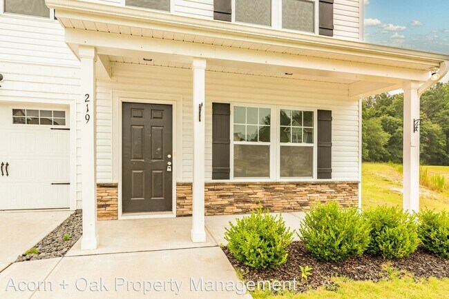 Building Photo - 4 br, 2.5 bath House - 219 Norris Farm Drive
