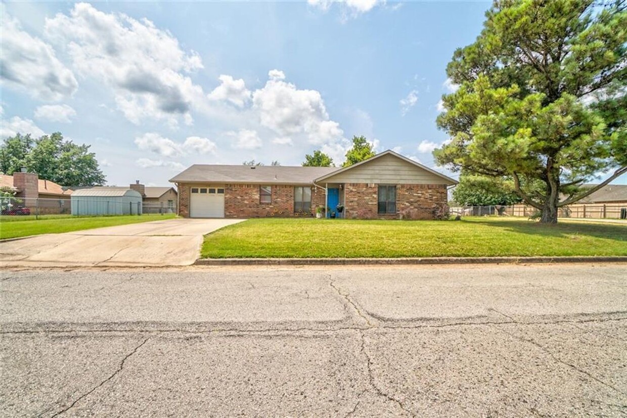 Primary Photo - 3 Bedroom 2 Bath Home In Shawnee