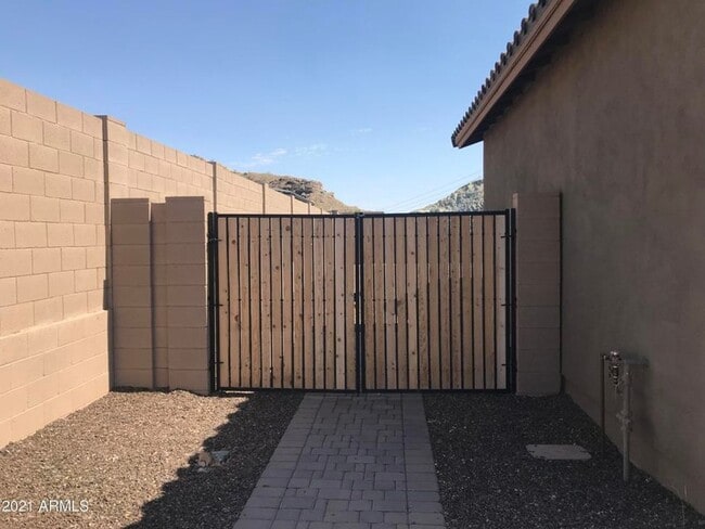 Building Photo - Beautiful Foothills 4 Bed and 3 Bath