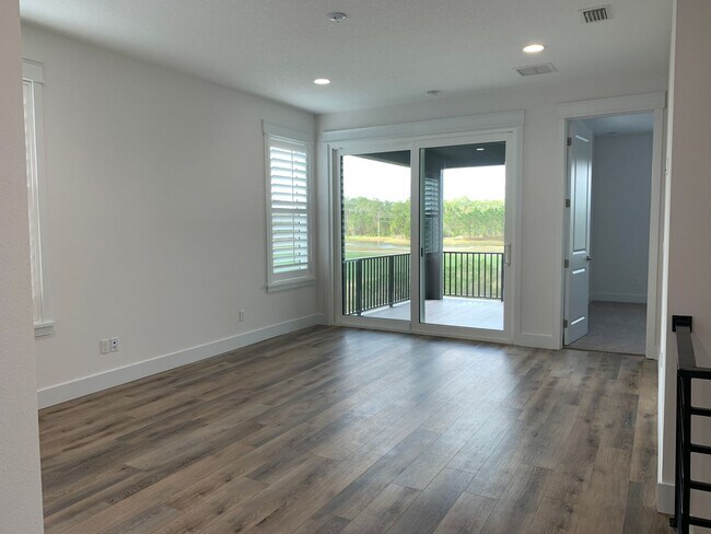 Building Photo - End Unit 3 bedroom Townhome
