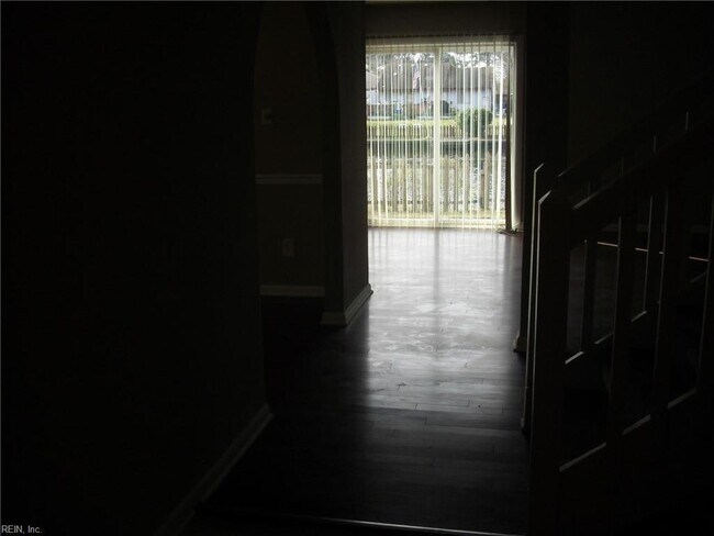 Building Photo - 942 Fern Ridge Rd