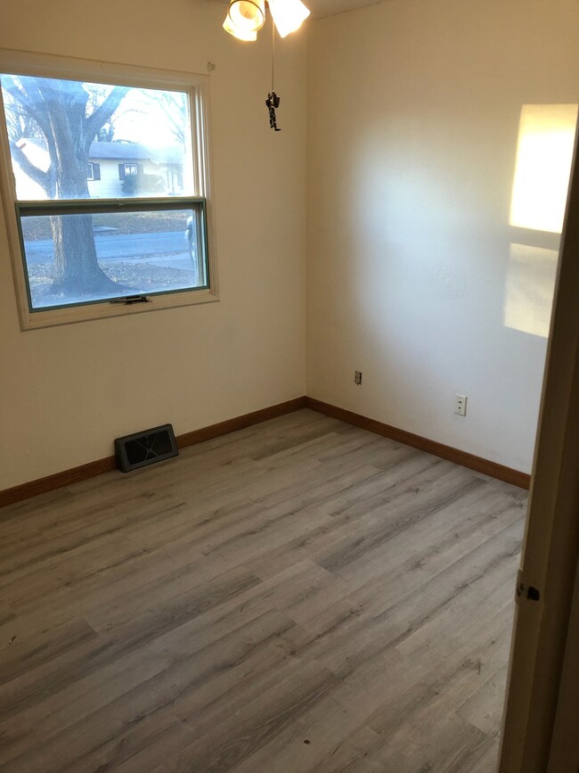 Bedroom 2 - 512 N Streeter Ave