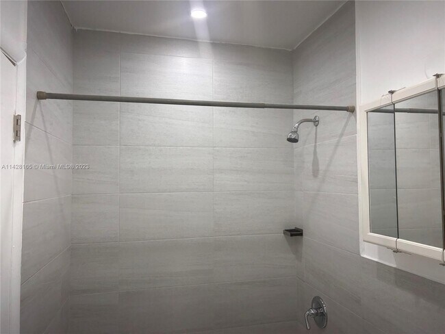 Foto del edificio - 160 NE 146th St