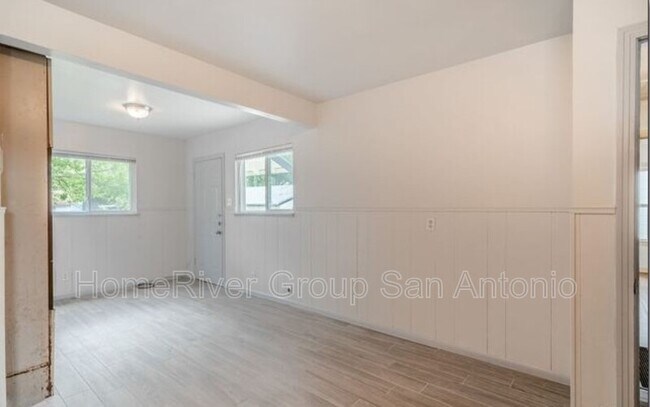 Foto del edificio - 427 Jennings Ave
