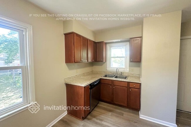Building Photo - 3940 3rd St NE