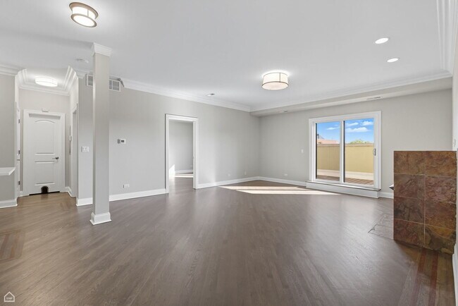 Foto del edificio - 2400 W Warner Ave