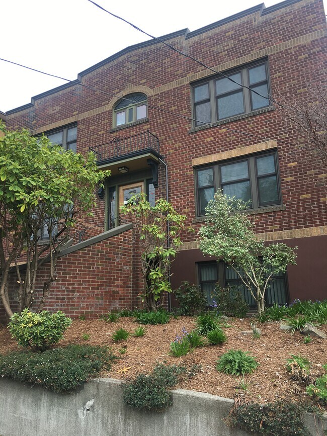 Building Photo - 4212 Phinney Ave N