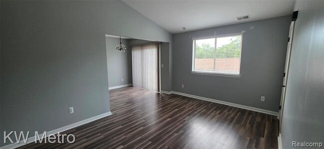 Building Photo - 38604 Meadowdale St
