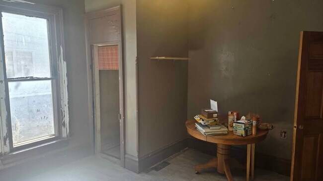 Foto del edificio - 222 S Broadway St