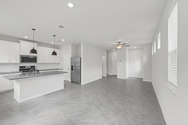 Building Photo - 1528 Lakeline Oak Dr