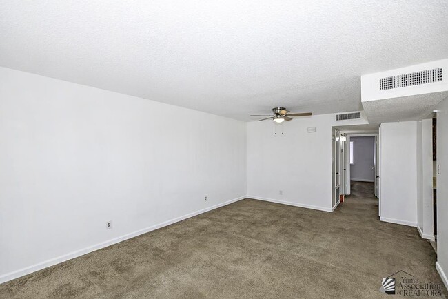 Building Photo - 1286 W 20th Pl