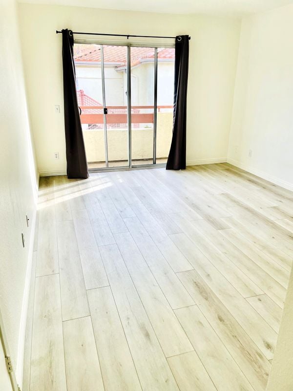 Foto del edificio - 515 Lands End Way