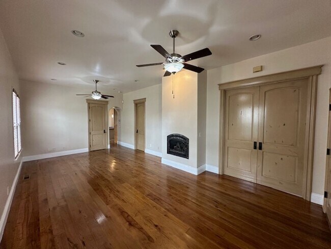 Building Photo - 34 Maple St