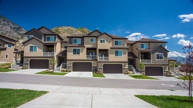 Building Photo - 939 S Aspen Wy