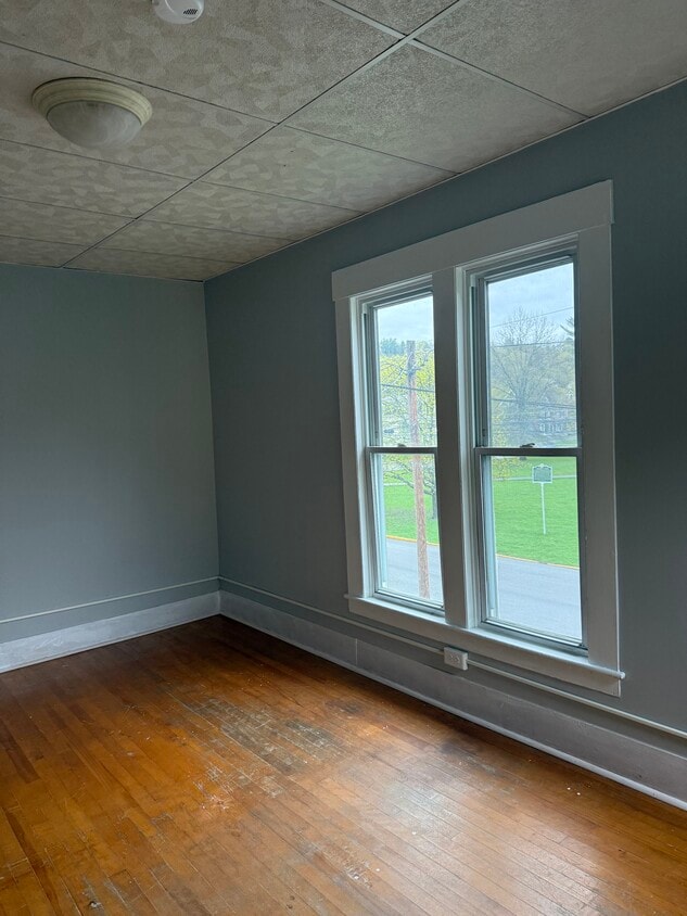 Bedroom 1 - 4 Park St