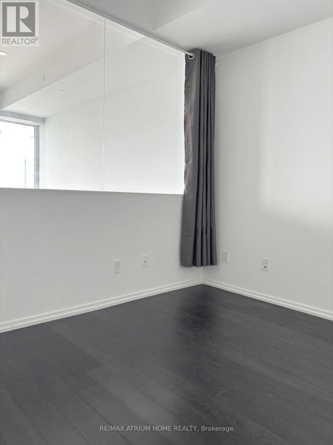 Building Photo - 197 Yonge St