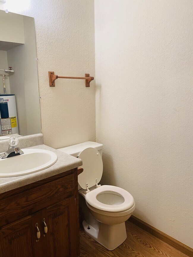 Building Photo - 409 Country Villa Ln