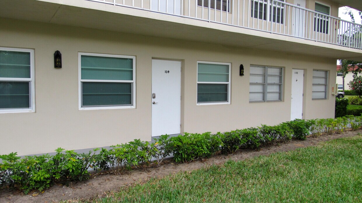51 Woodland Dr Unit 104, Vero Beach, FL 32962 Condo for Rent in Vero