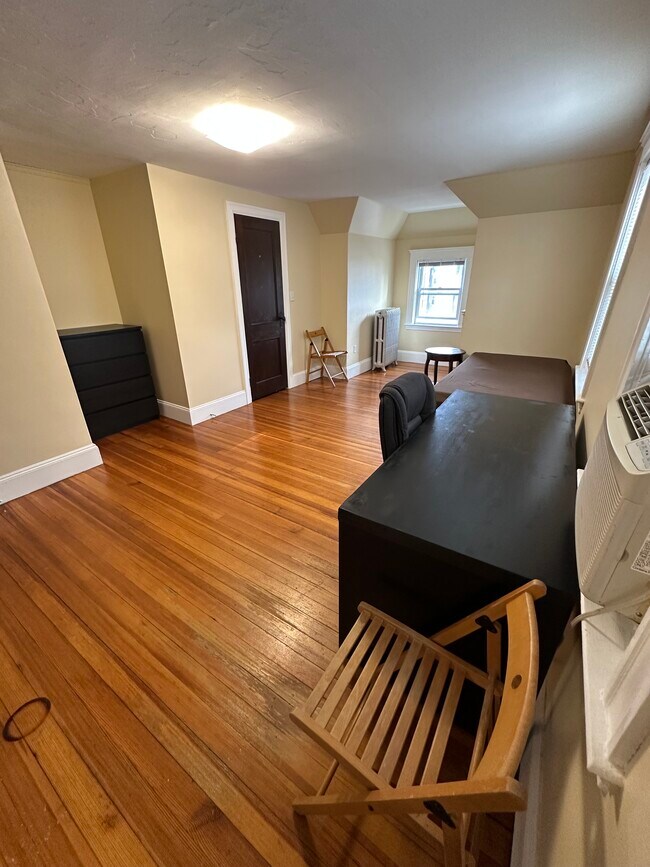 Foto del edificio - 121 Glenville Ave