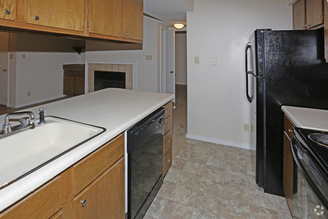 1HAB, 1BA - 1A, 595 ft² Cocina - Courts at Waterford