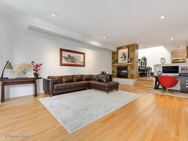 Building Photo - Rarely available single family home for rent in the Southport Corridor!