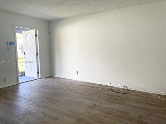 Foto del edificio - 5821 NE 18th Ave