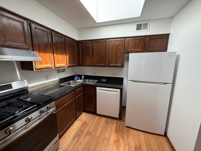 Foto del edificio - 7427 N Western Ave