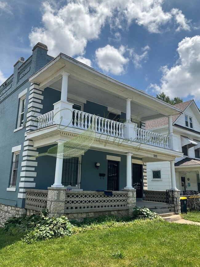 Foto del edificio - 223 N Jackson Ave