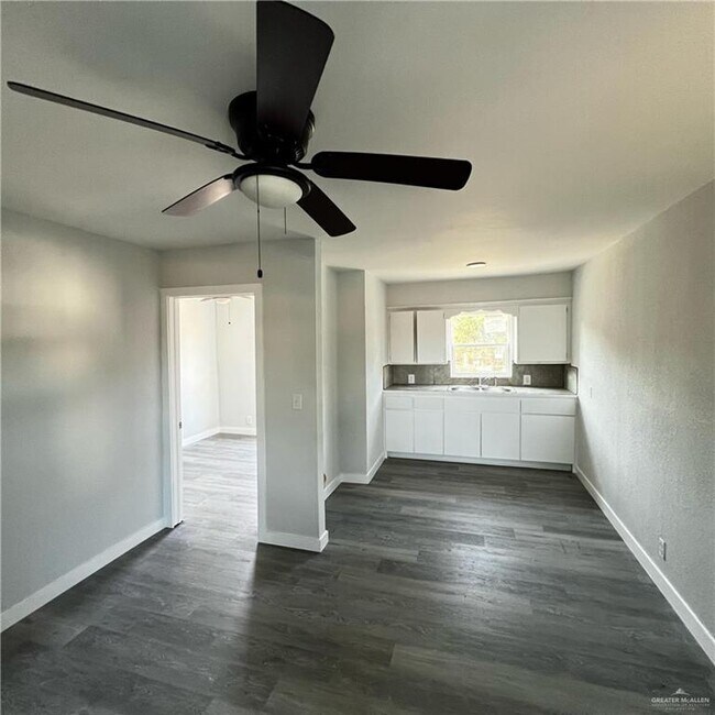 Foto del edificio - 5 W St Charles St