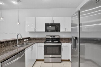 Building Photo - 5337 SW 40th Ave