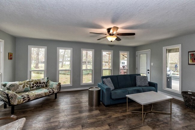 Foto del edificio - 1107 Pinewood Blvd